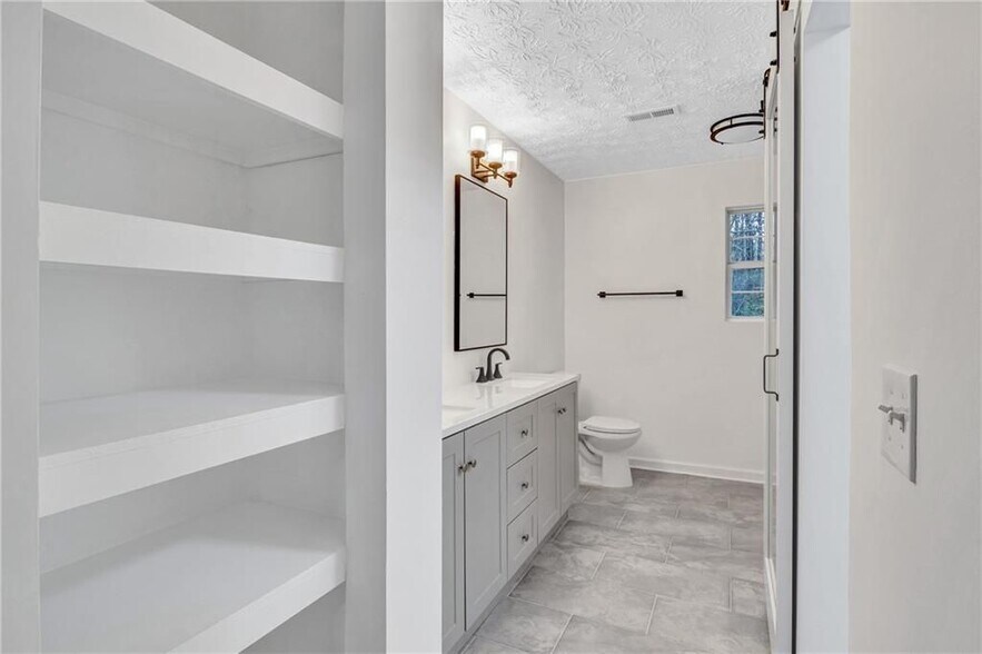 Building Photo - 6234 Culver Dr