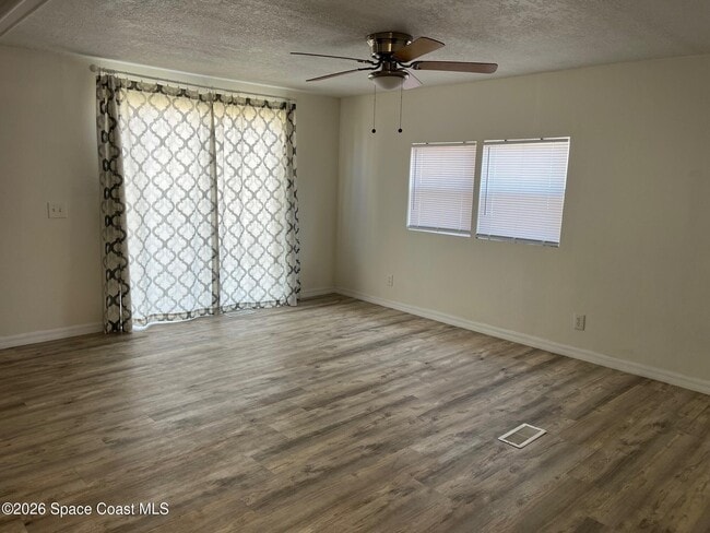 Building Photo - 2540 Chatham Way NE