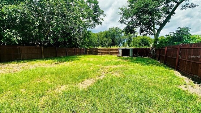 Building Photo - 850 E 19th St