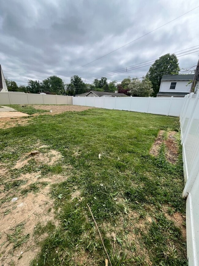 Building Photo - Beautiful brand new 4 bed 2 bath for Rent single home with yard in Levittown