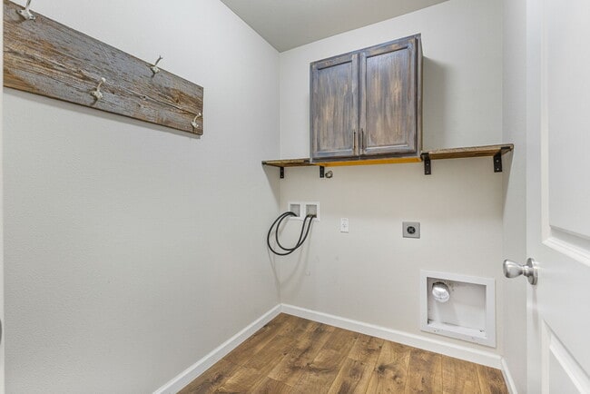 Building Photo - 856 Bear Creek Dr