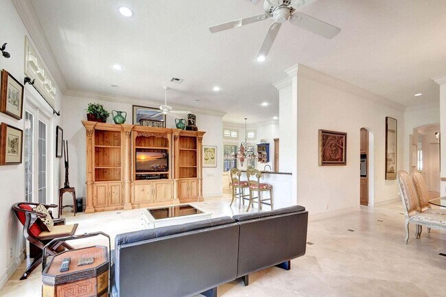 Building Photo - 6579 Pavone St