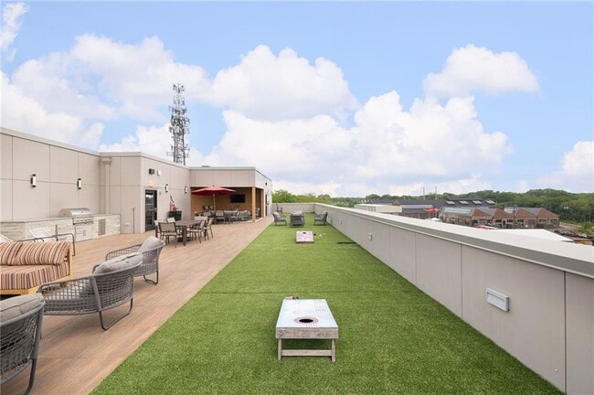 Building Photo - 112 Rogers St NE