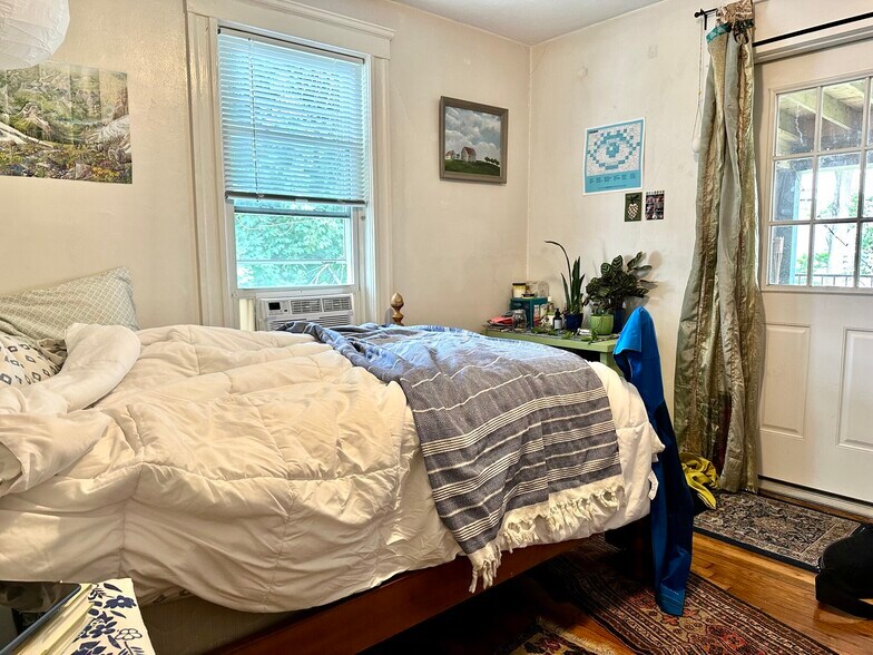 Building Photo - 223-225 Summer St. Unit 3L