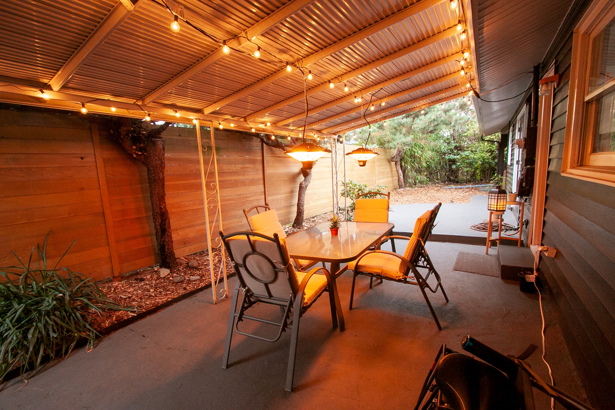 Building Photo - 4633 N Gantenbein Ave