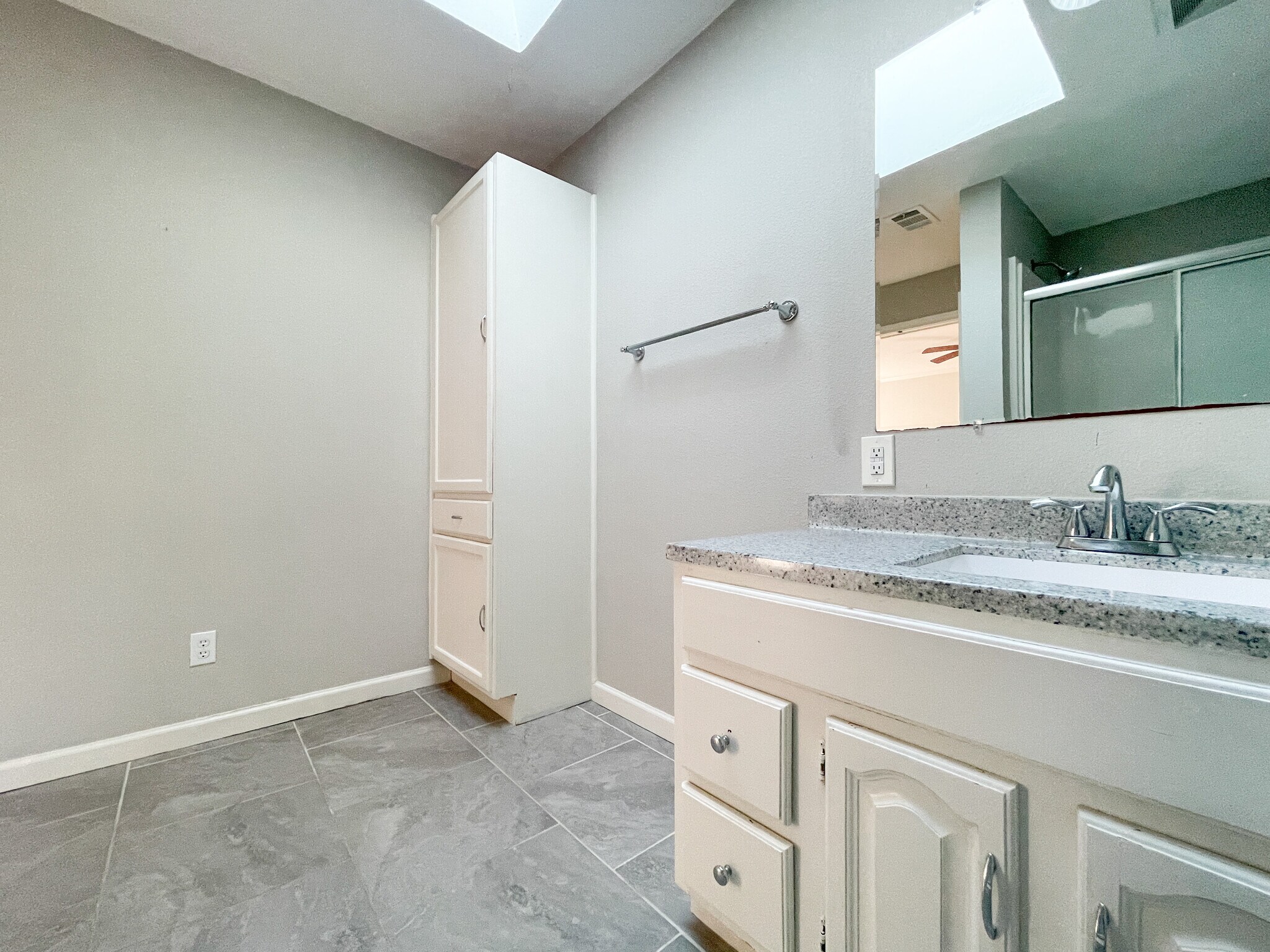 Building Photo - 207 N Bermuda St