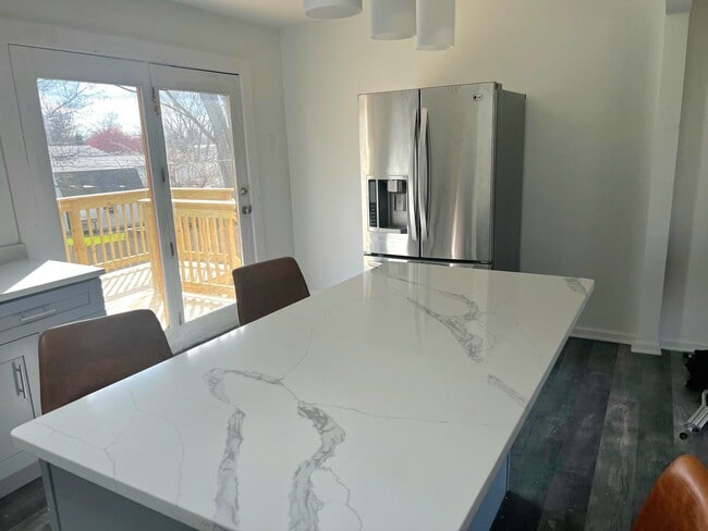 Building Photo - 717 E Clarendon Dr