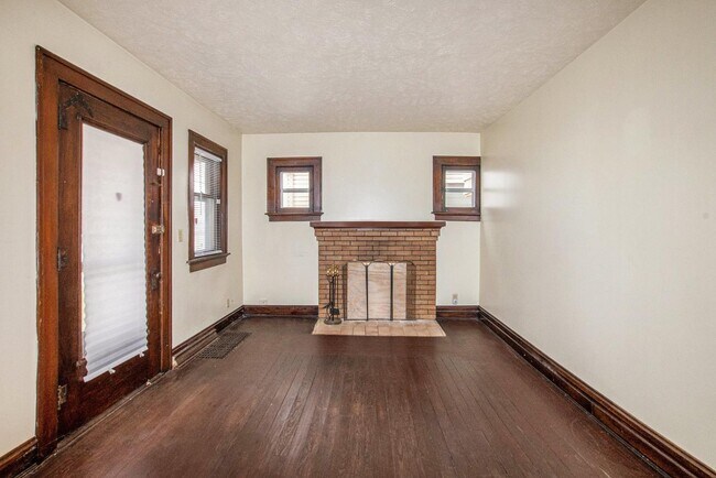 Building Photo - 209 E Mt Hope Ave