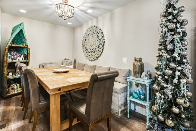 Building Photo - 601 Hazard St