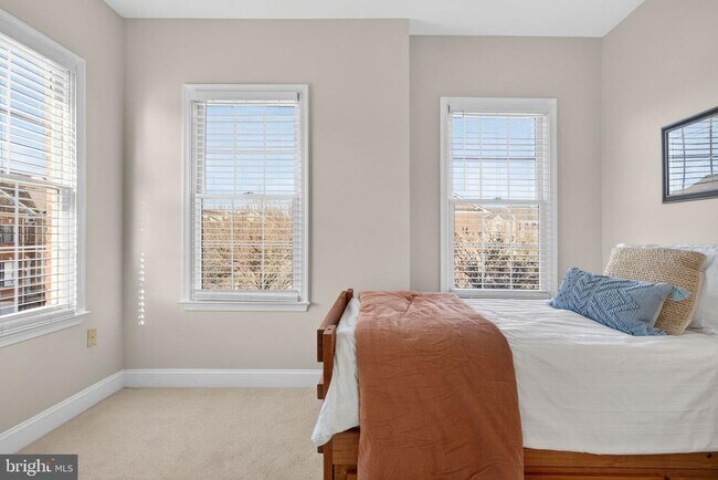 Building Photo - 43789 Water Bay Terrace