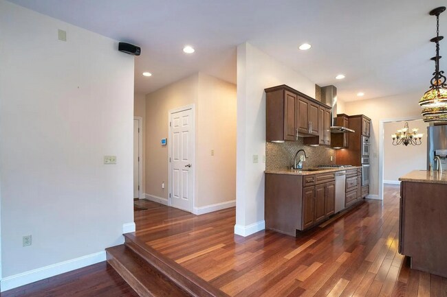Building Photo - 4 Bedroom House For Rent
