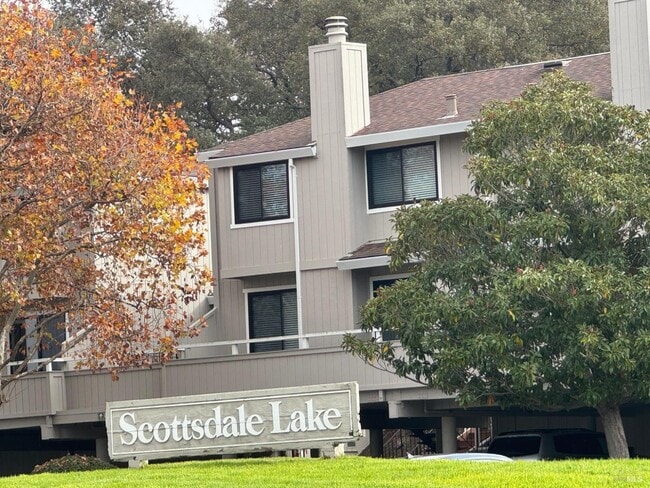 Building Photo - 33 Lakeview Ct