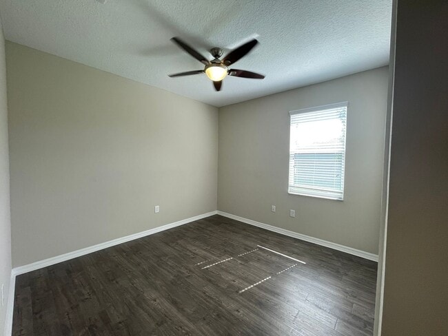 Building Photo - Open and Airy Home in Talavera