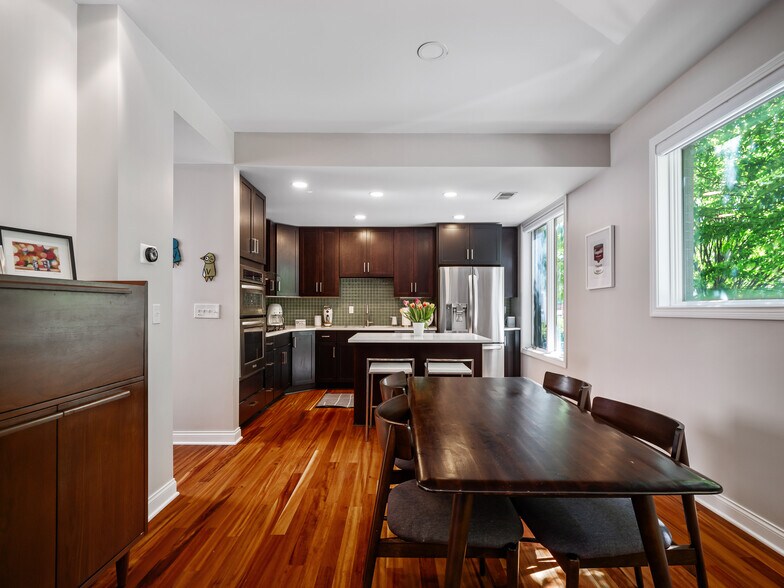 Building Photo - 1471 Lindazzo Ave