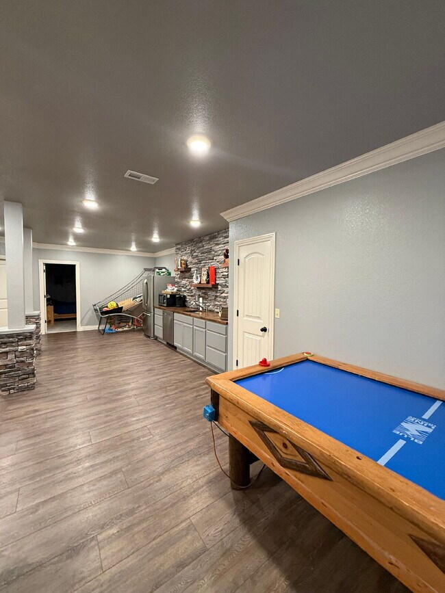 Building Photo - Pre-leasing for September - 5BR with all of the extras!