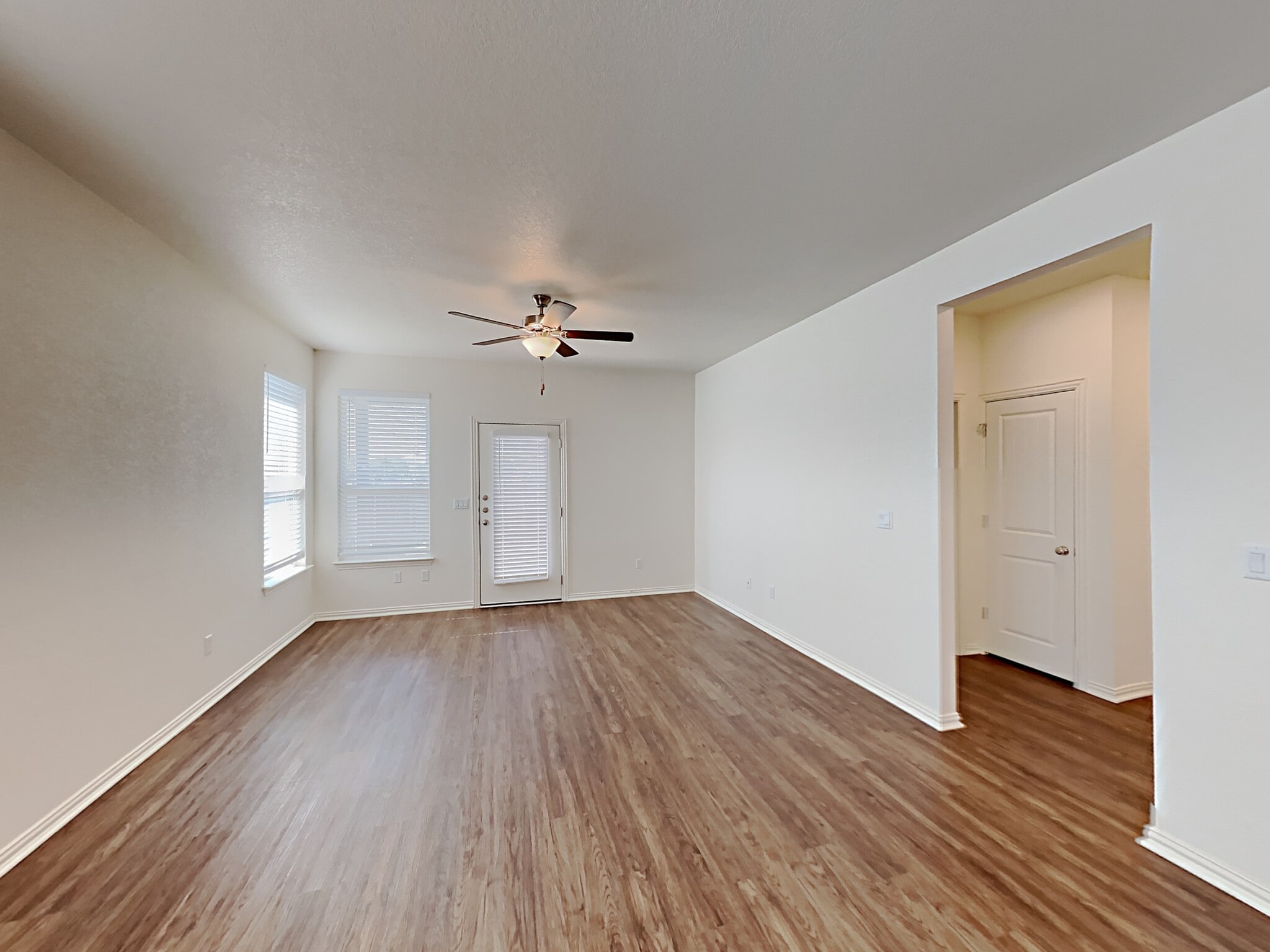 Building Photo - 437 Pebble Bend