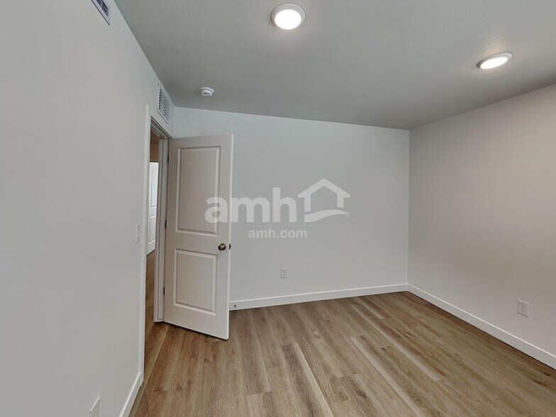 Building Photo - 25612 N 185th Ave