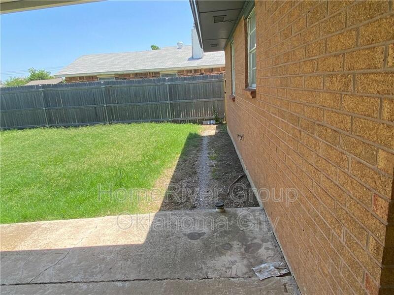 Building Photo - 1029 Cambridge Dr