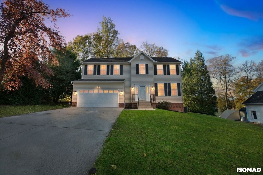 Building Photo - 7 Hickory St