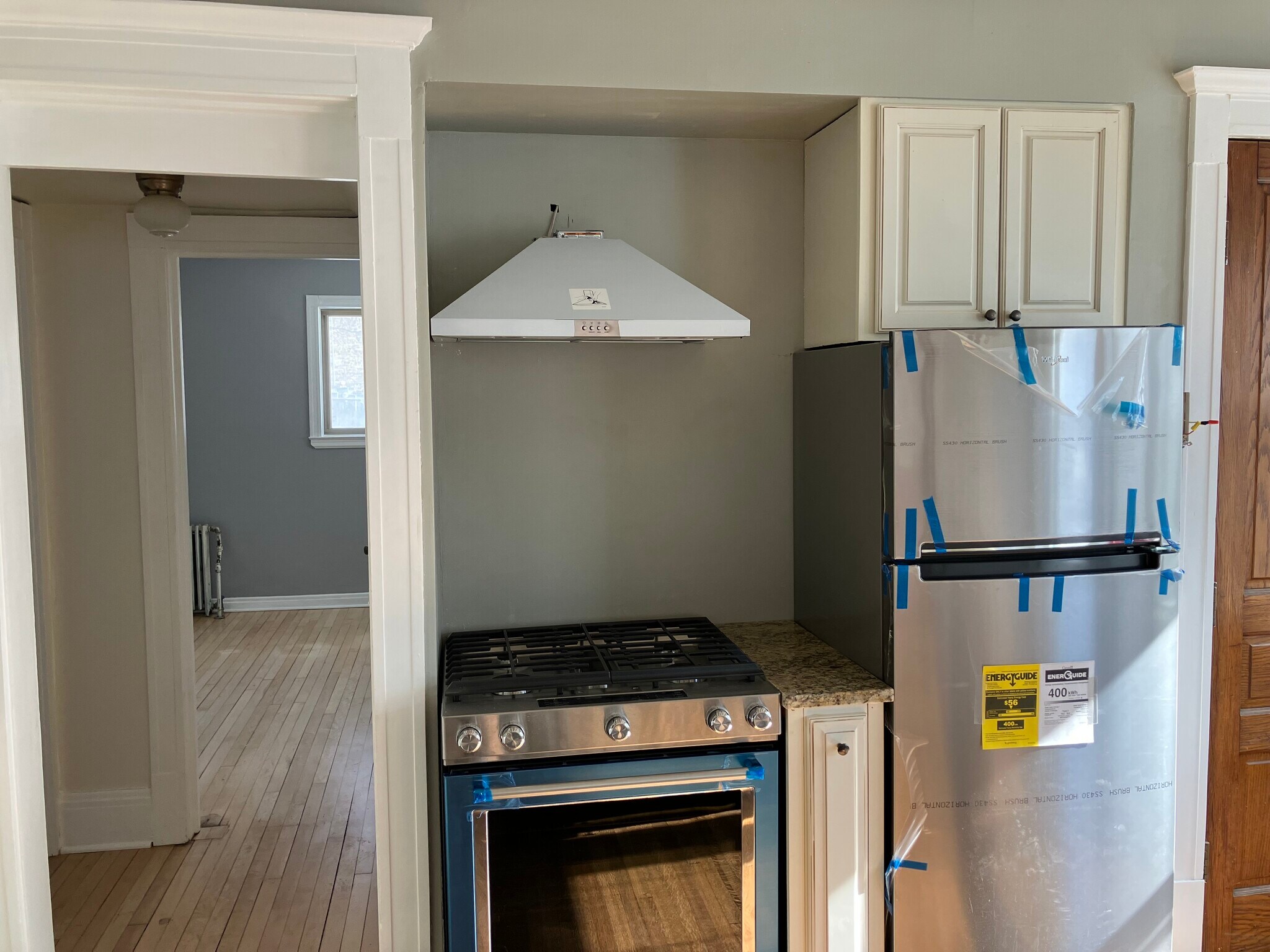 High end kitchenaide gas range - 2582 N Cramer St