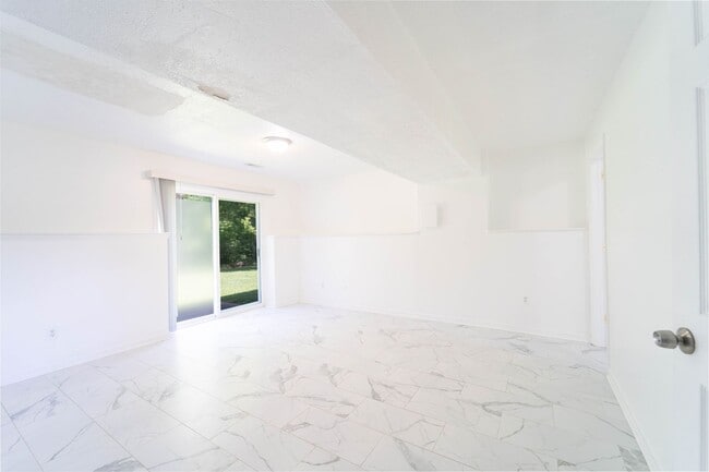 Building Photo - 3 bed 2 bath Chancellor Hills Home
