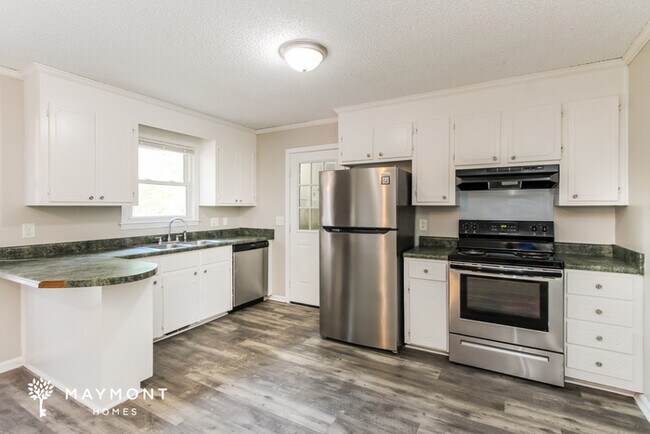 Building Photo - Charming 3-Bedroom