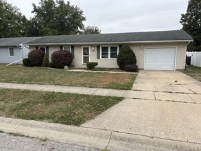 Building Photo - 402 Rolling Green Dr