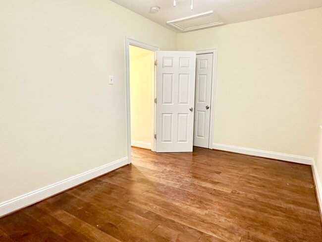 Building Photo - Detached 4 bed 3 bath. Pets Welcome!
