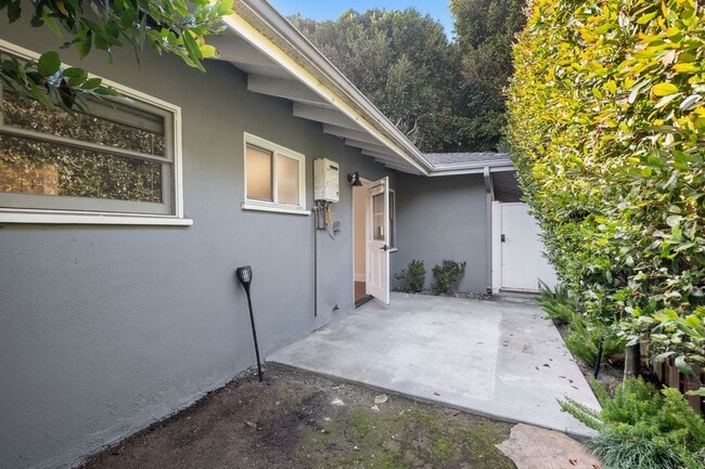 Building Photo - 2000 Clay St