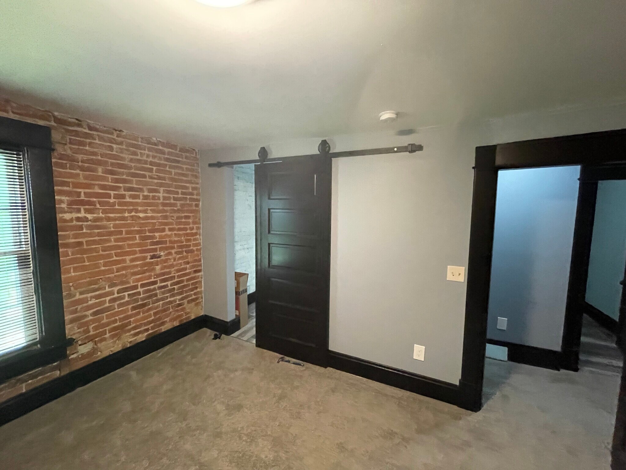 Building Photo - 272 S Green St