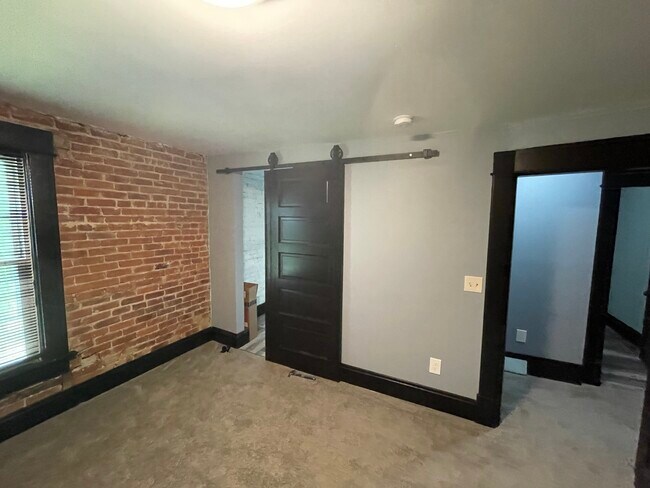 Building Photo - 272 S Green St