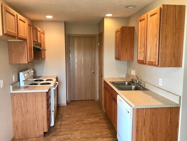 Building Photo - Super clean 2 bedroom 2 Bath Duplex in Clever MO