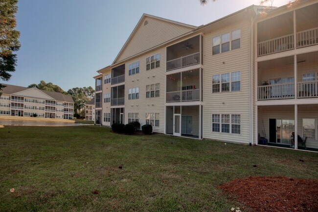 Building Photo - 3-Bedroom, 2Bath Condo end unit