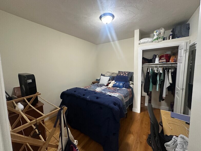 Building Photo - 1046 Cambridge St