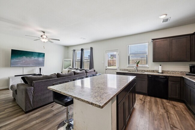 Building Photo - 1927 Churchill Downs Dr