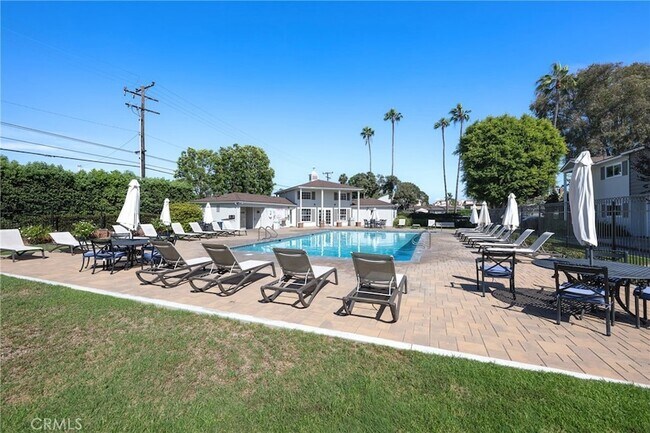 Building Photo - 8231 Deerfield Dr