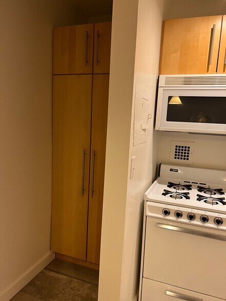 Building Photo - 5500 Friendship Blvd