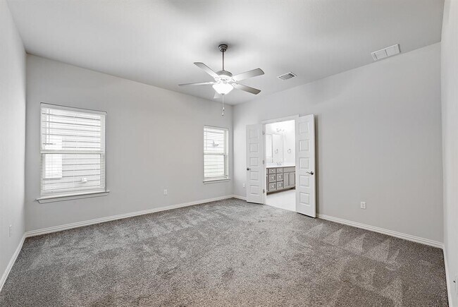 Building Photo - 8816 Mina Dr
