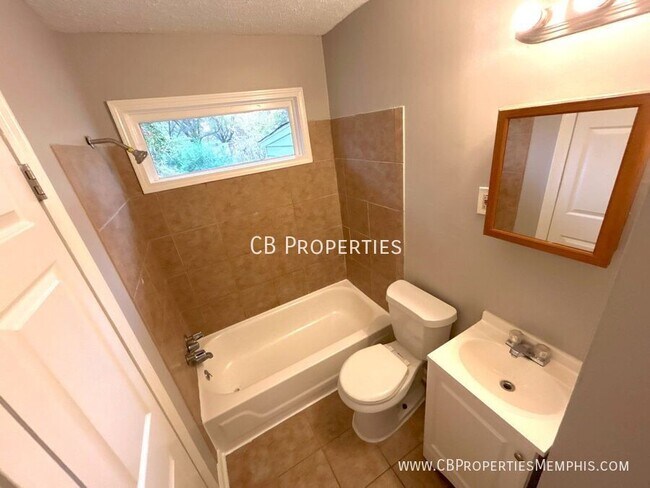 Building Photo - 3276 Aden St