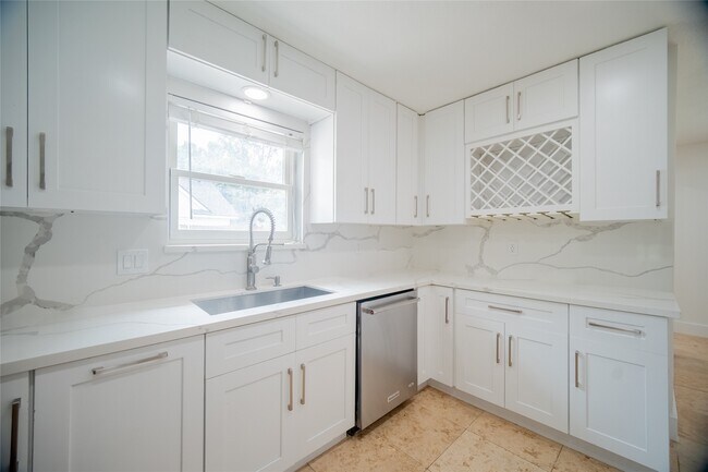 Building Photo - 4815 Caris St