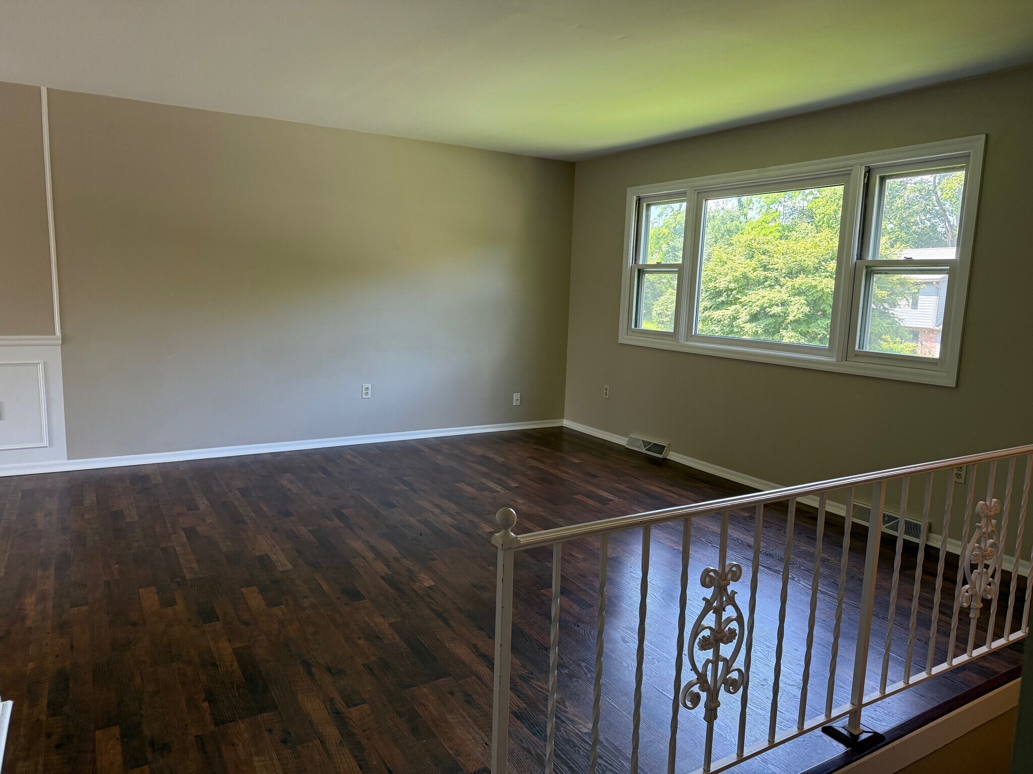Building Photo - 906 Willcliff Dr