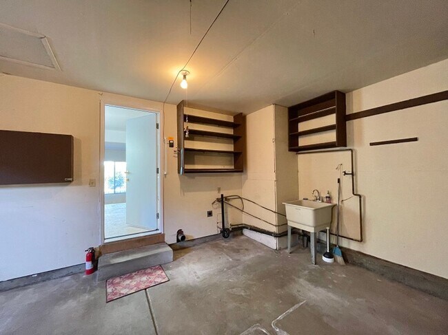 Building Photo - Charming Three Bedroom North Napa Home