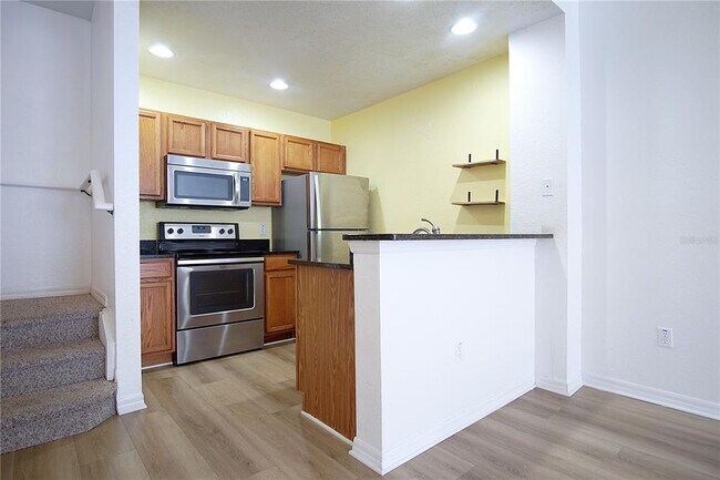 Building Photo - 4562 Yellowgold Rd E