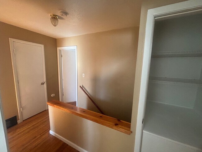 Building Photo - Charming 2-Bedroom Property in Prime Location