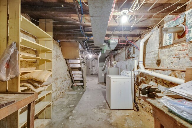 Building Photo - 325 1/2 N. Franklin St