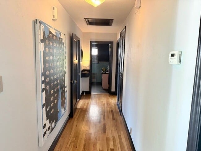 Building Photo - Furnished 3 Bedroom Downtown Home On Corne...