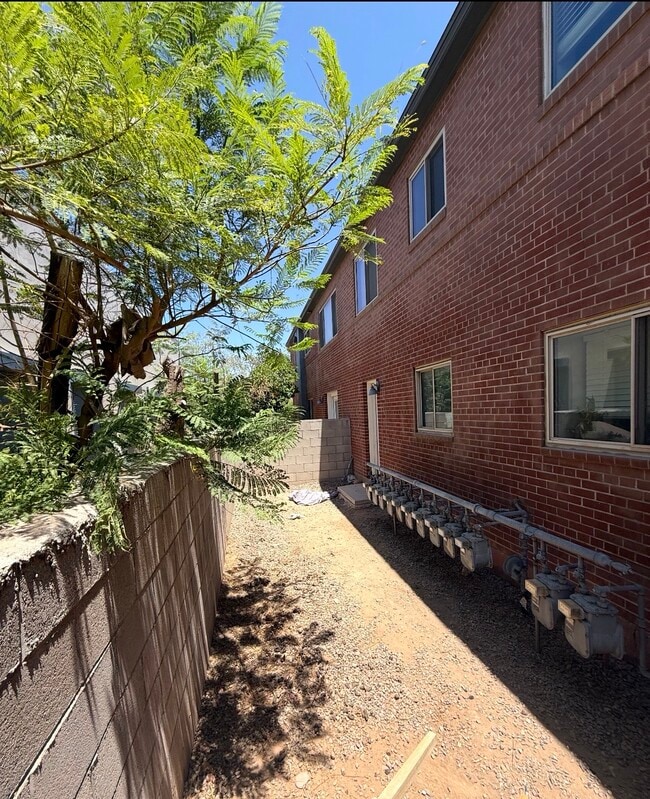 Building Photo - 1333 E Thomas Rd