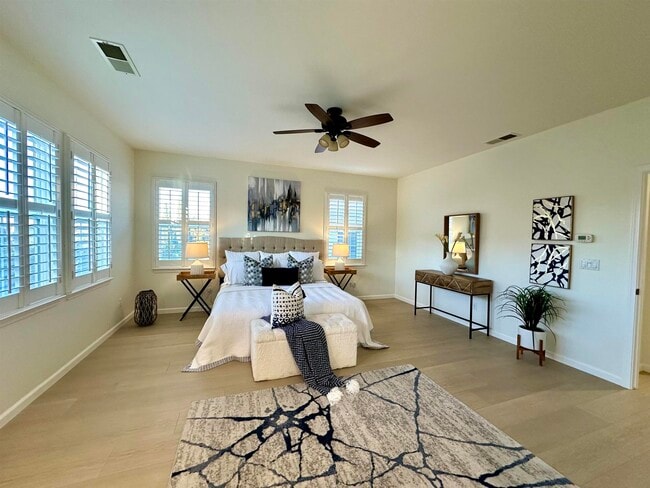 Building Photo - 372 S Caballo St