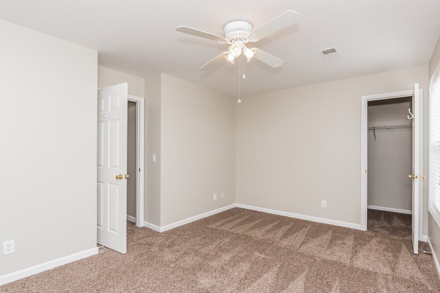 Building Photo - 710 Weatherstone Trce
