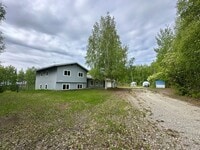 Building Photo - Fully Furnished 3BD/3BA Home with Solar Po...